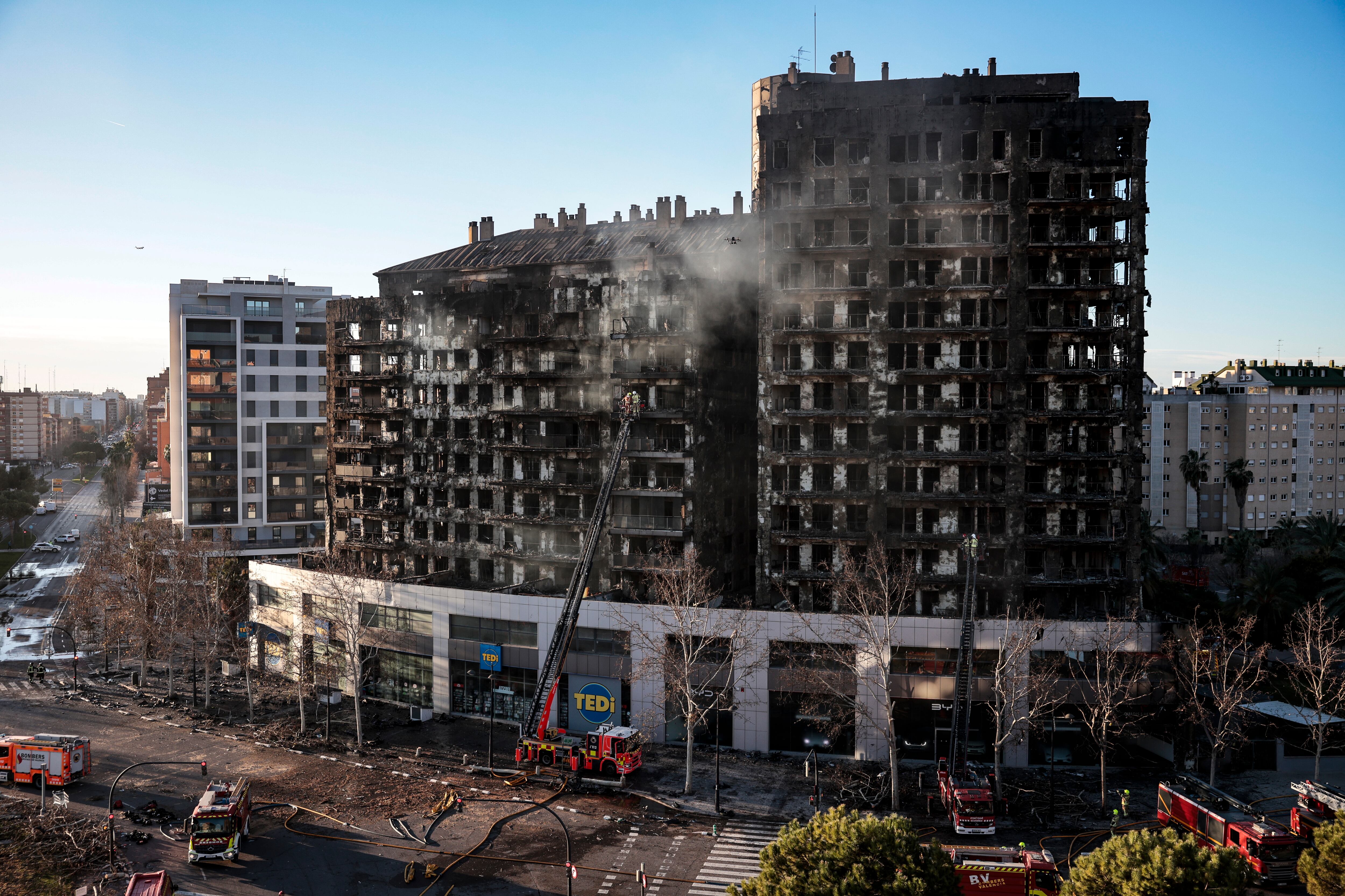 VALENCIA, 23/02/2024.- Estado que presentaba el edificio siniestrado en valencia, este viernes.  EFE/Biel Aliño