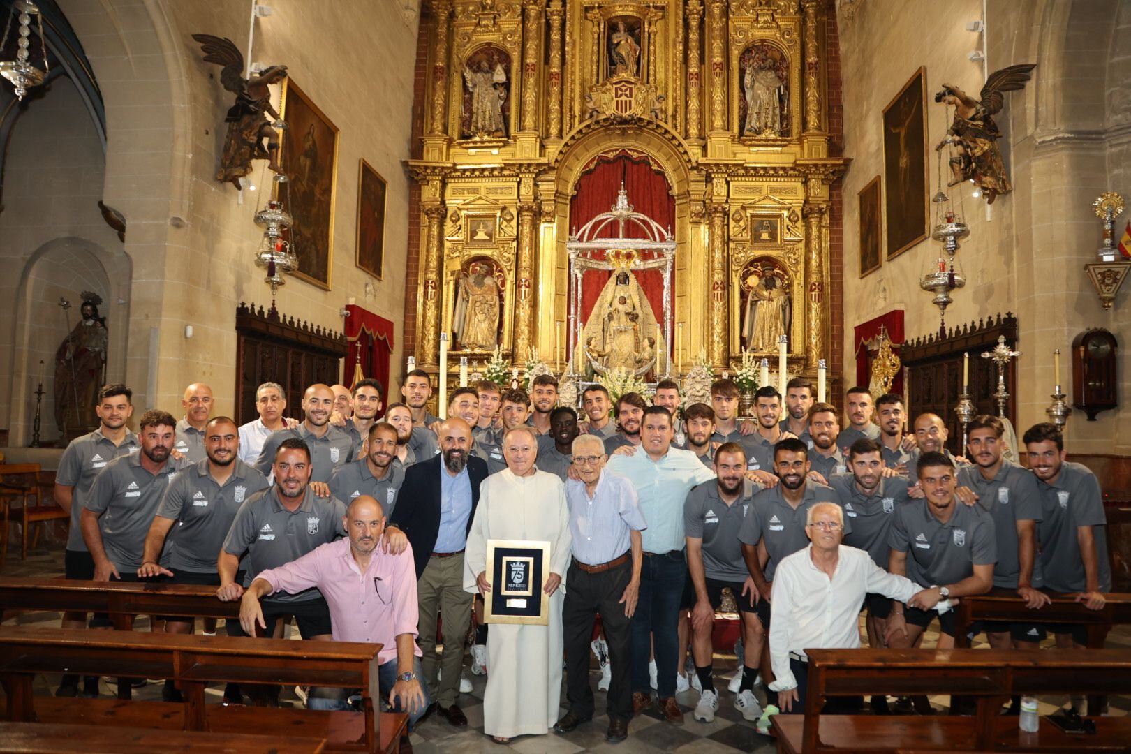 Ofrenda floral del Xerez CD a la Virgen de la Merced