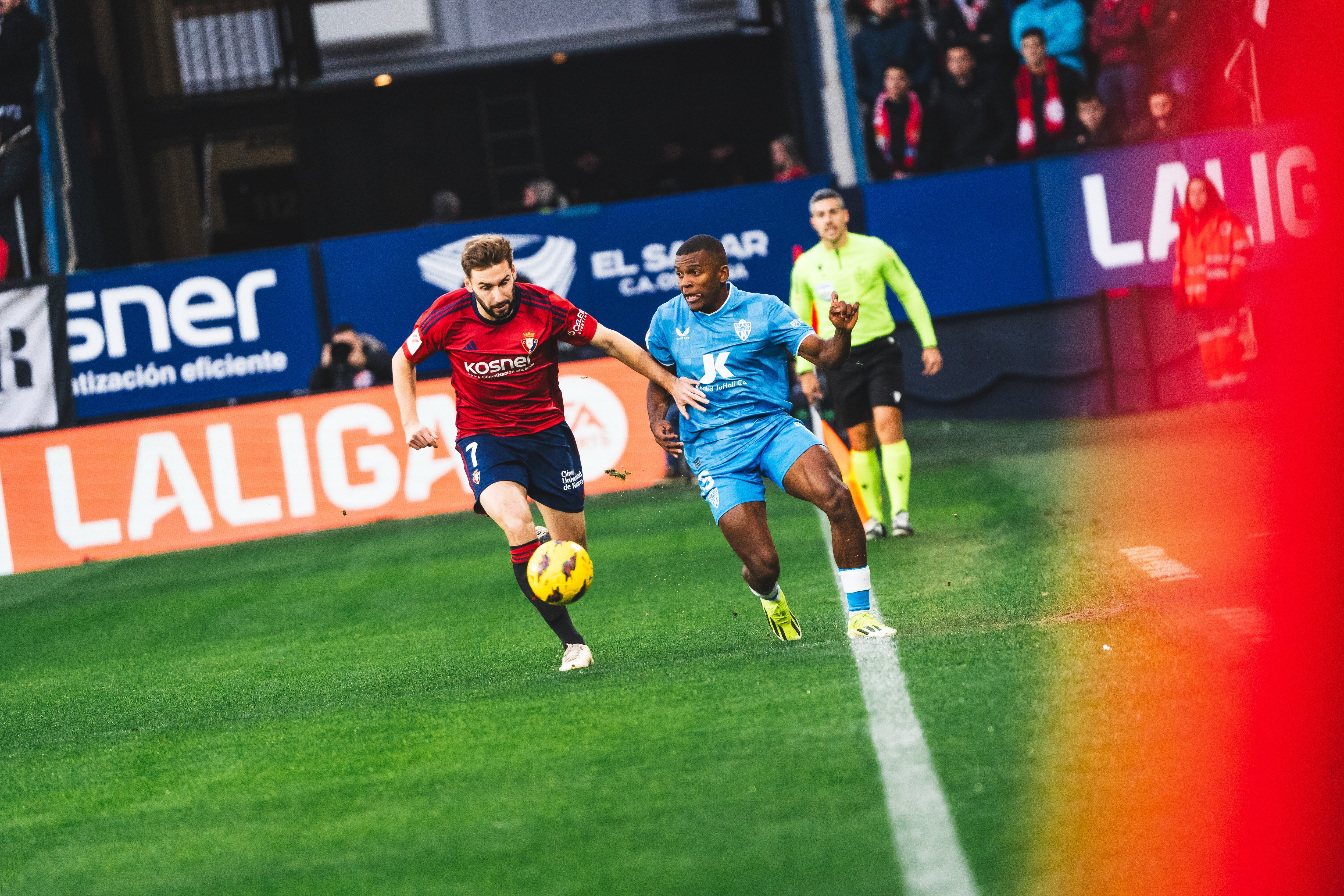 Akieme en una de las jugadas del partido en El Sadar ante Osasuna.