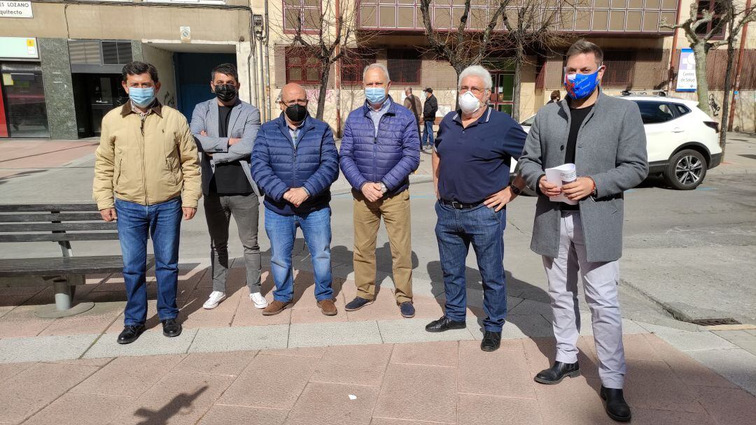 Iván Alonso y los principales representantes de CB en el Bierzo