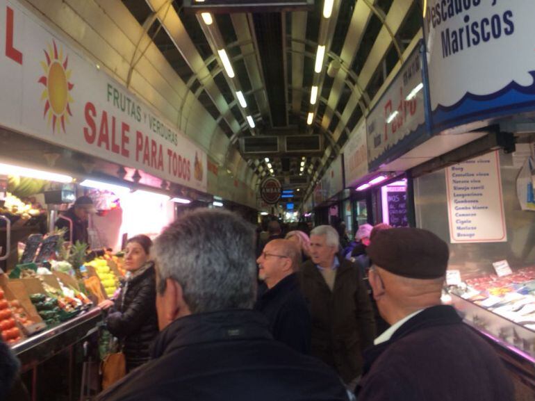 Últimas horas del Mercado Central en su habitual emplazamiento, antes del traslado al provisional.