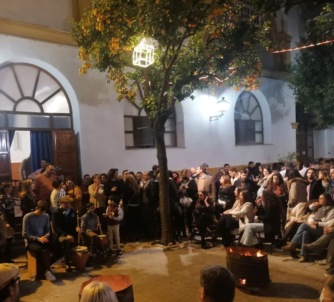 Zambomba en el patio del colegio de La Salle de la calle Porvera