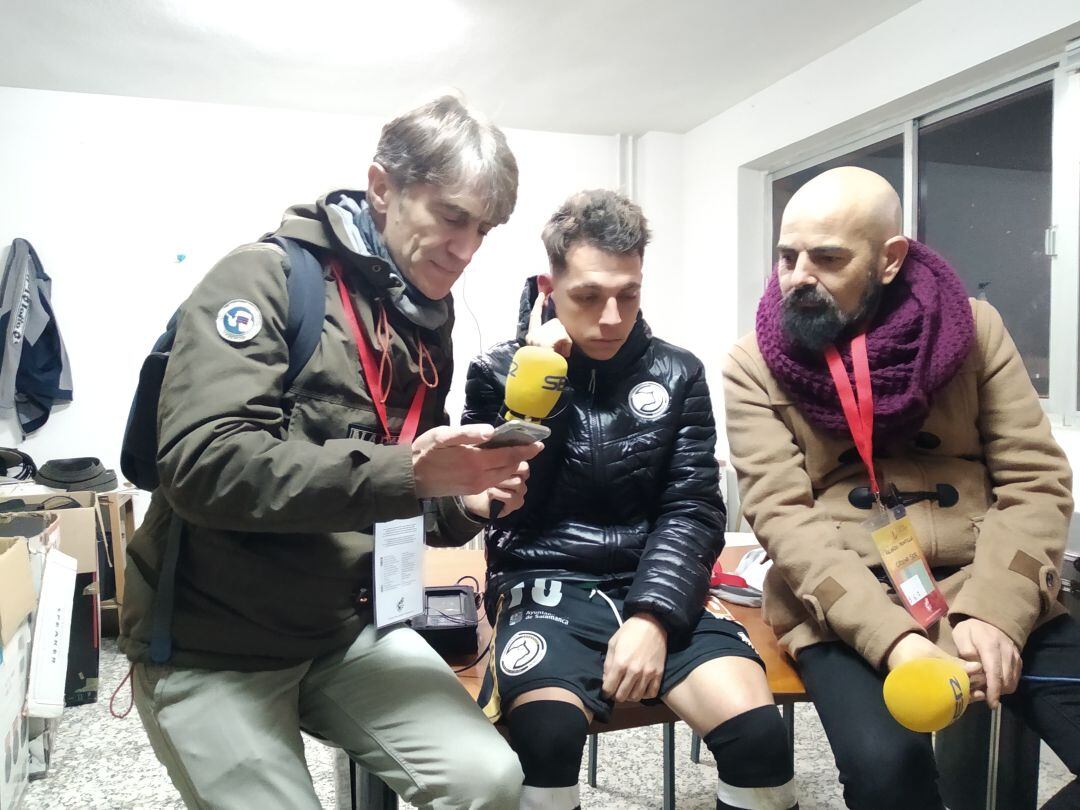 Álvaro Romero, con Javier Herráez y Ricardo Montilla, anoche en Las Pistas.