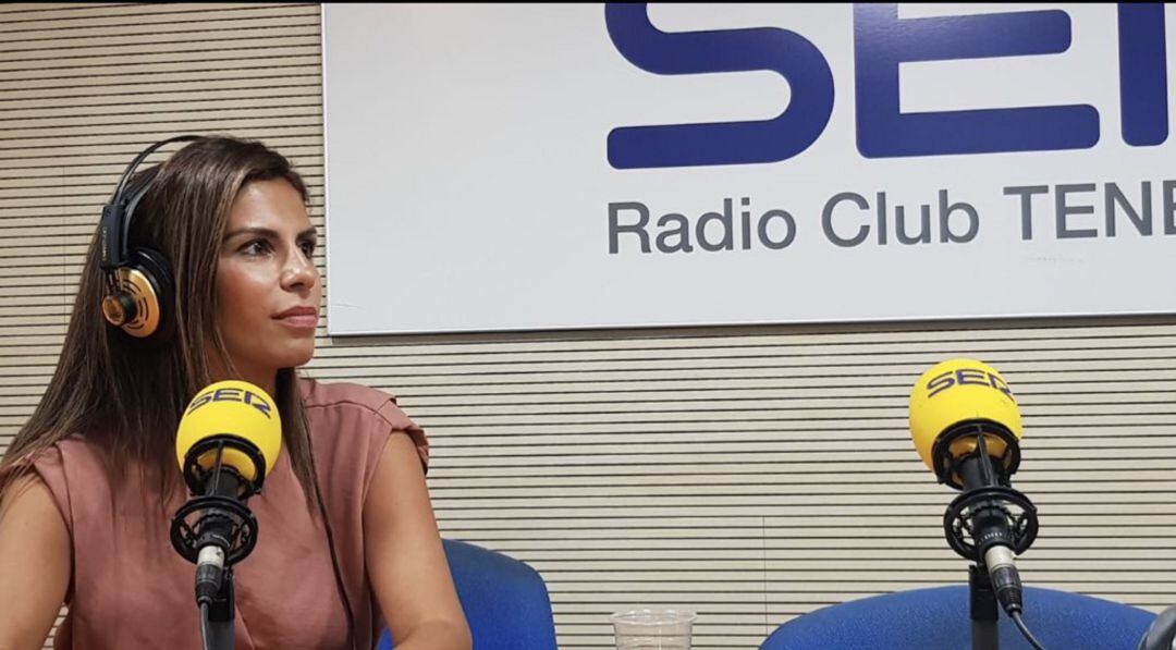 Laura Castro, durante su visita de este lunes a los estudios de Radio Club Tenerife.