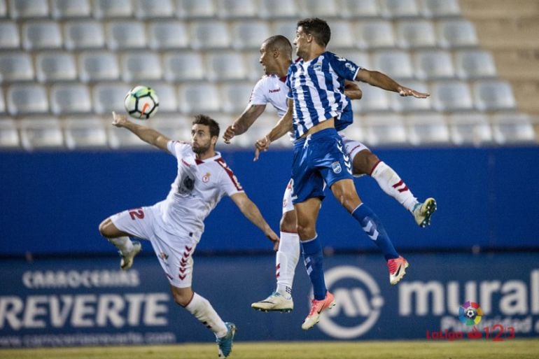 Pomares y Rodri en el partido de la primera vuelta en el Artés Carrasco