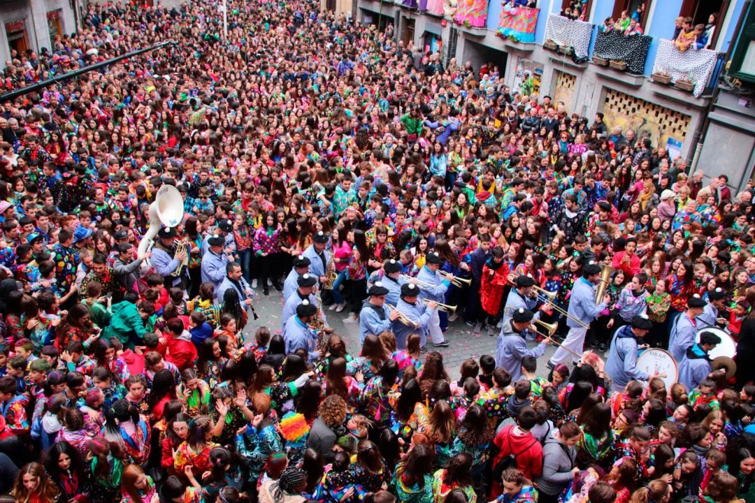 La plaza del Ayuntamiento de Tolosa tendrá que esperar a los carnavales de 2023 para volver a vivir un ambiente festivo