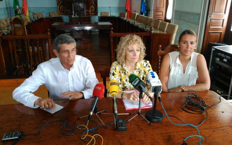 De izquierda a derecha, Ángel Díaz Munío, Eva Diaz Tezanos y Ainhoa Pérez.