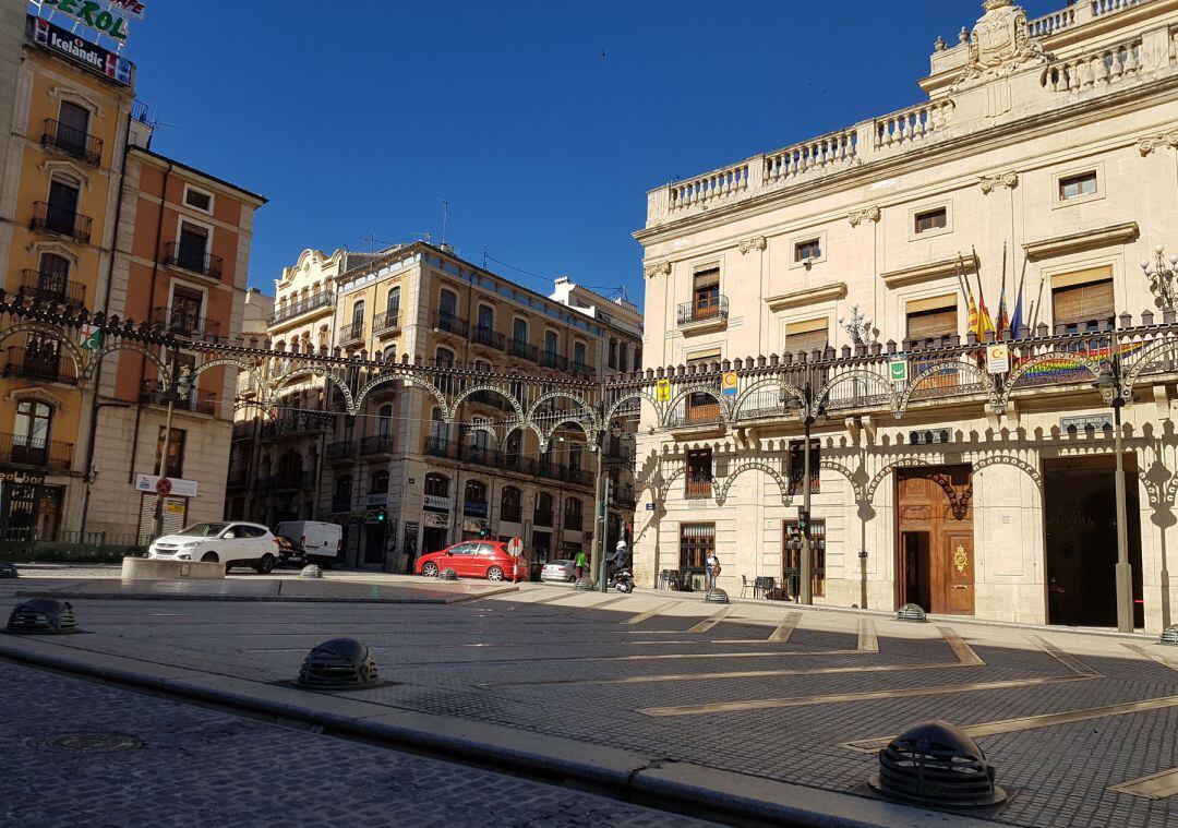 Los tramos de la Enramada de la Plaza de España serán de los últimos en ser retirados