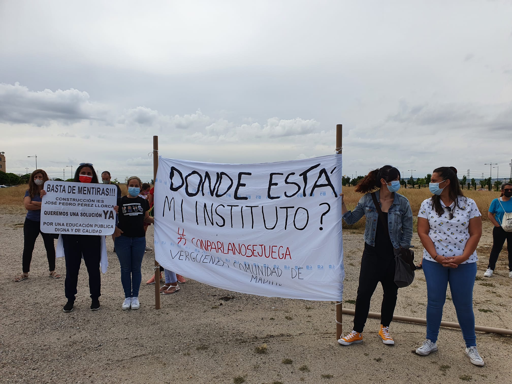 La comunidad educativa ha realizado varias concentraciones en el terreno del futuro instituto