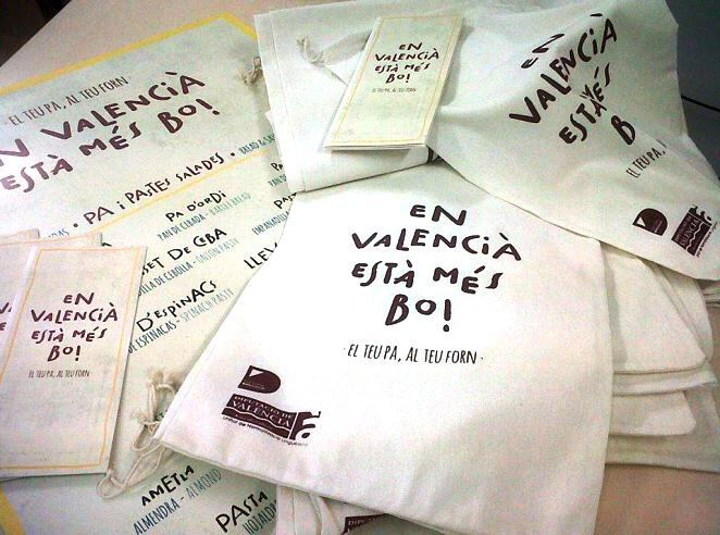 Material que la Diputación ha repartido en panaderías de la provincia