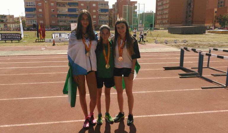 Irene Rodríguez Sánchez(c), del Club Atletismo Sierra Mágina