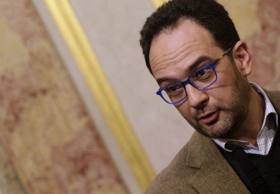 GRA334. MADRID, 29/02/2016.- El portavoz del grupo parlamentario socialista en el Congreso de los Diputados, Antonio Hernando, en la rueda de prensa tras la reunión de la Junta de Portavoces del Congreso que ha tenido lugar esta tarde, previa al debate de