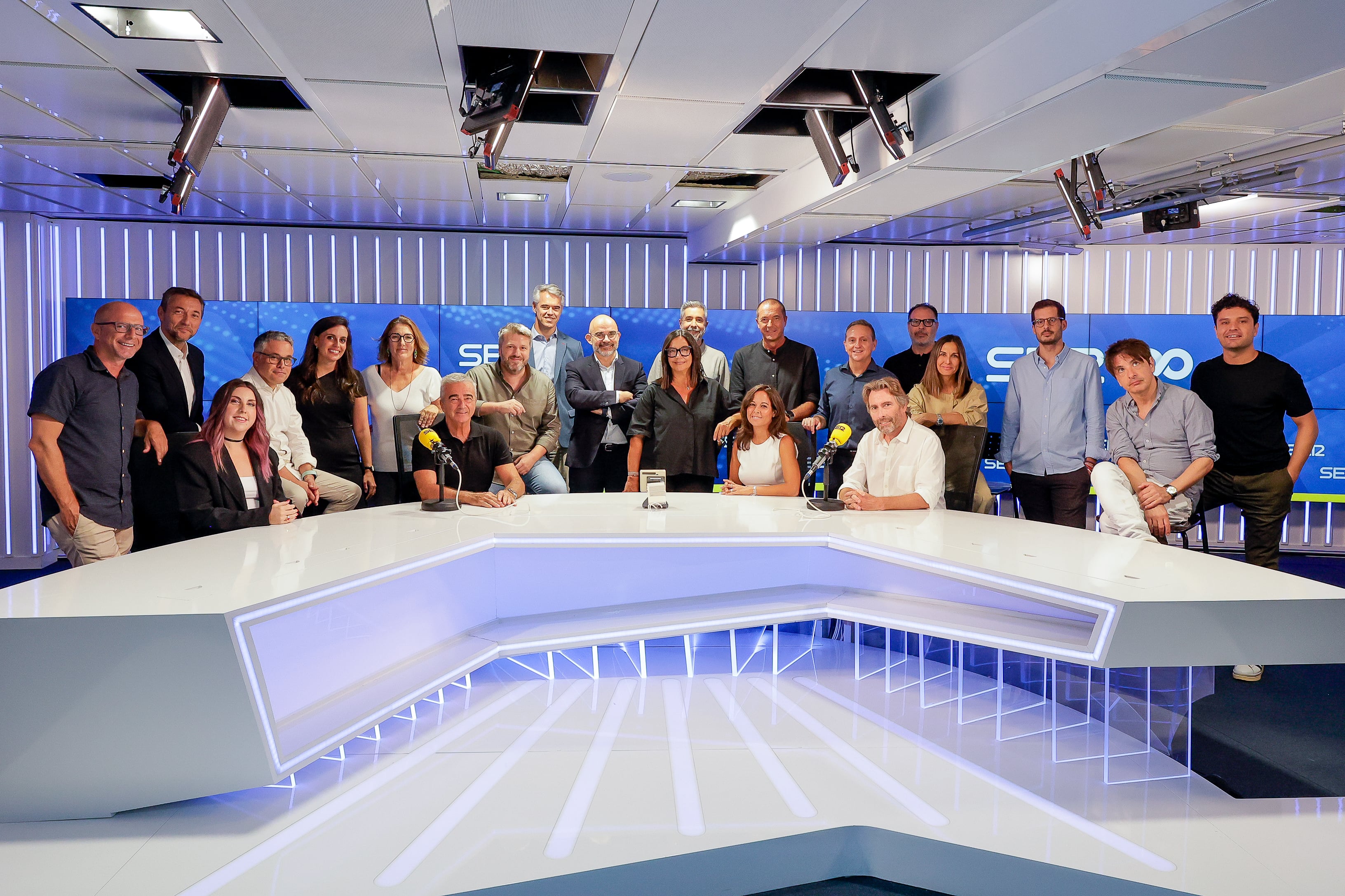 Foto de familia de la temporada 2024/2025 de la Cadena SER