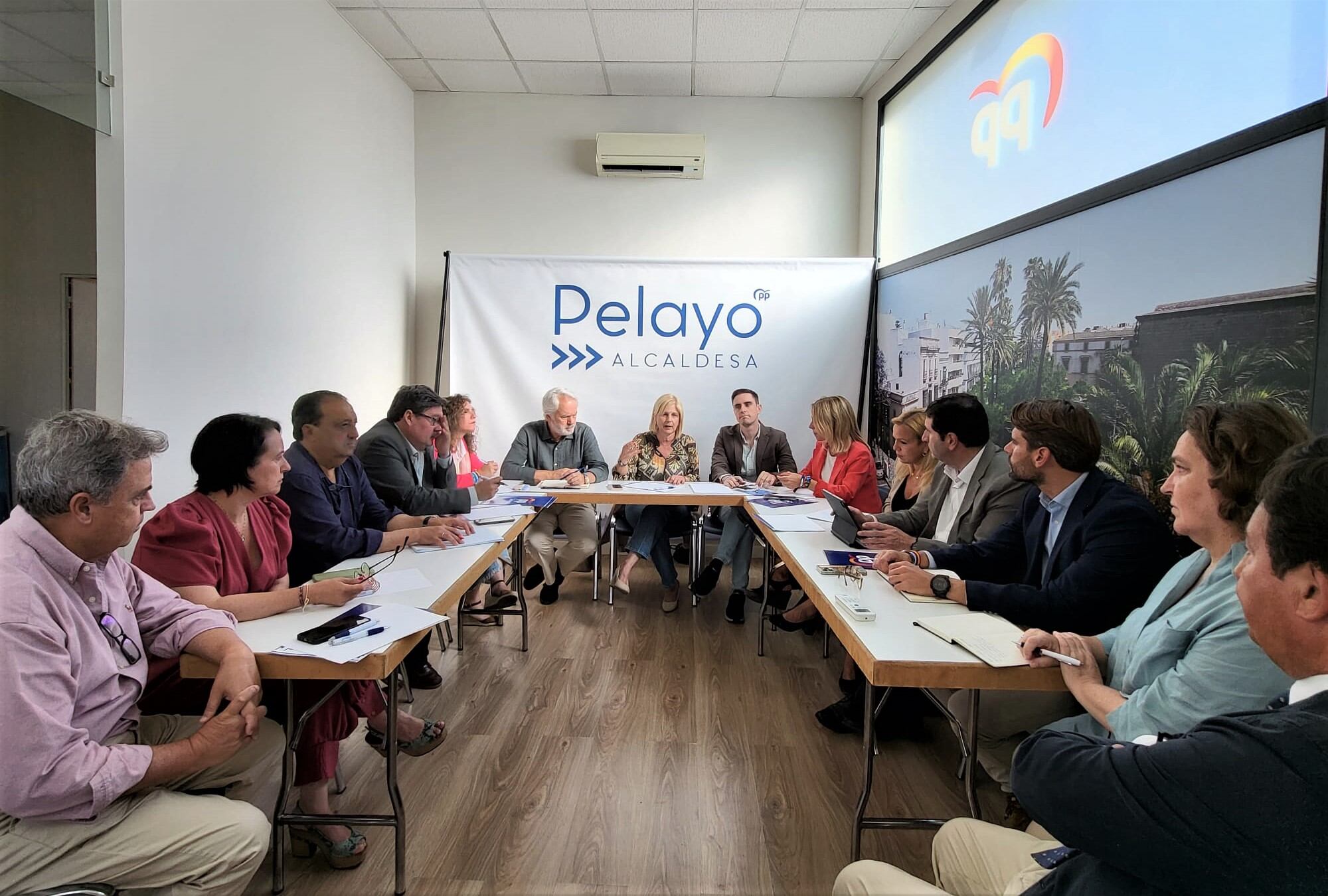 María José García Pelayo y su equipo este martes en Jerez