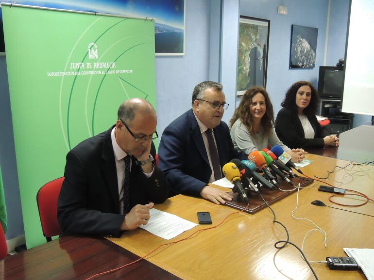 Firma del convenio entre Cepsa y la Junta de Andalucía