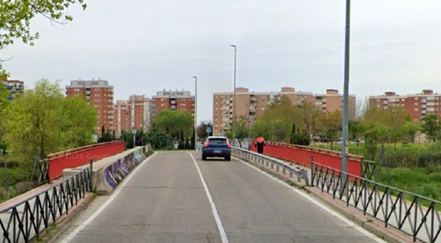 El puente entre El Vivero y Nuevo Versalles, en Fuenlabrada, reabrirá a mediados o finales de marzo