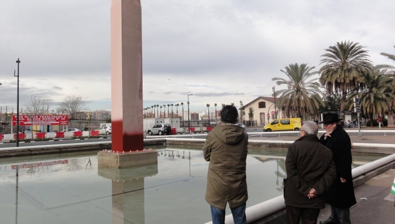 El escultor Miquel Navarro visita la Pantera Rosa para las pruebas de color