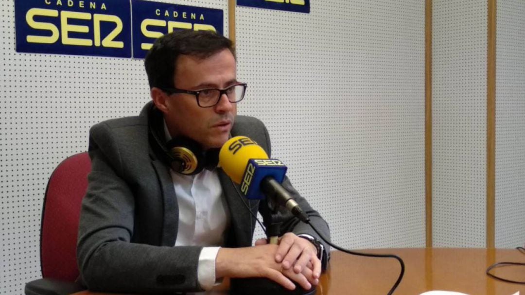 El presidente de la Diputación de Badajoz en los estudios de la SER