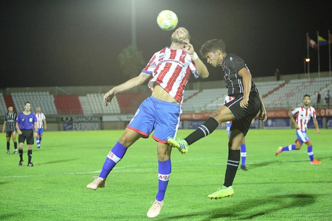 Antonio Sánchez en un salto.