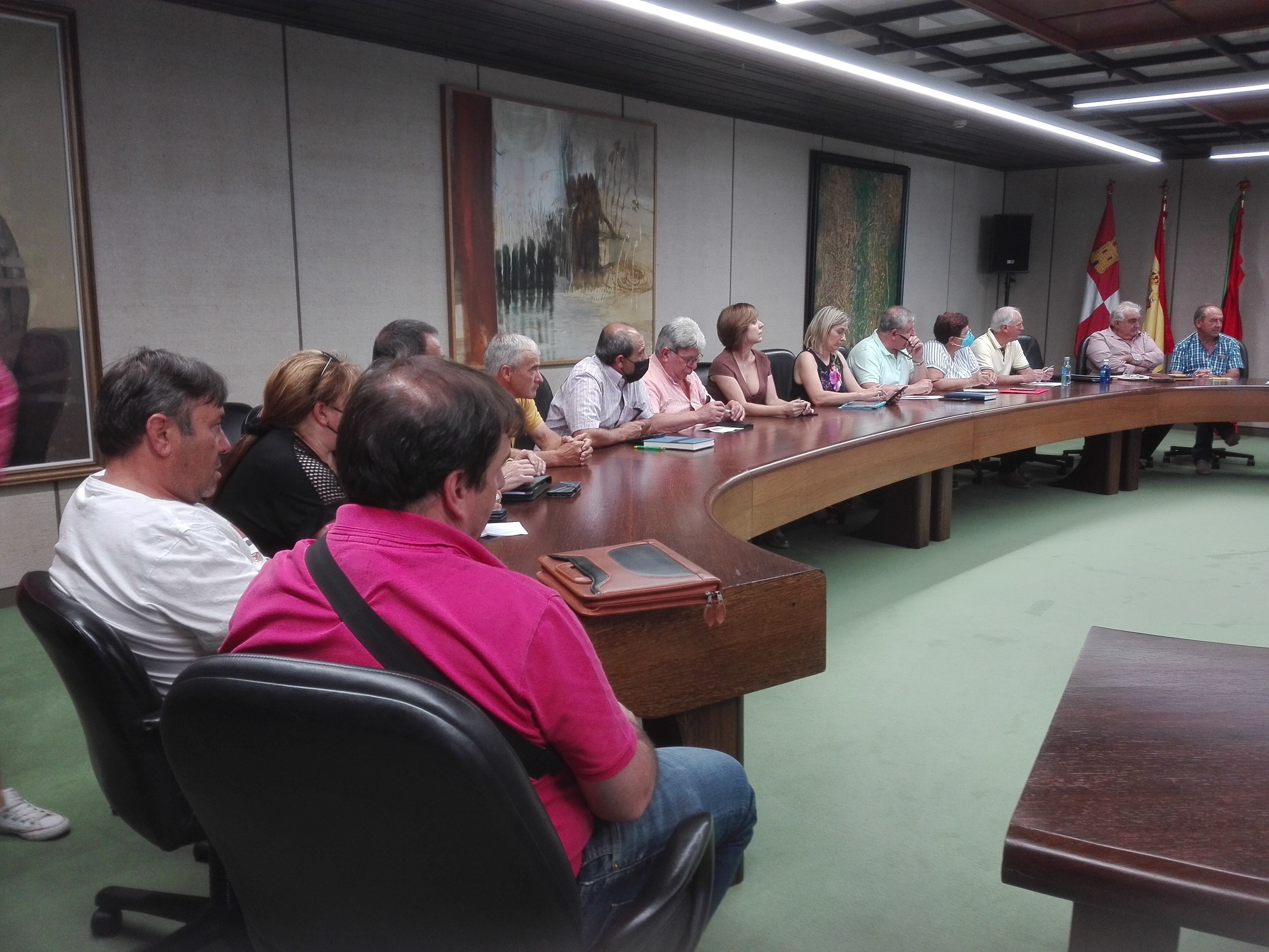 Alcaldes de municipios afectados por el incendio de la Sierra de la Culebra asisten a la reunión con la Junta