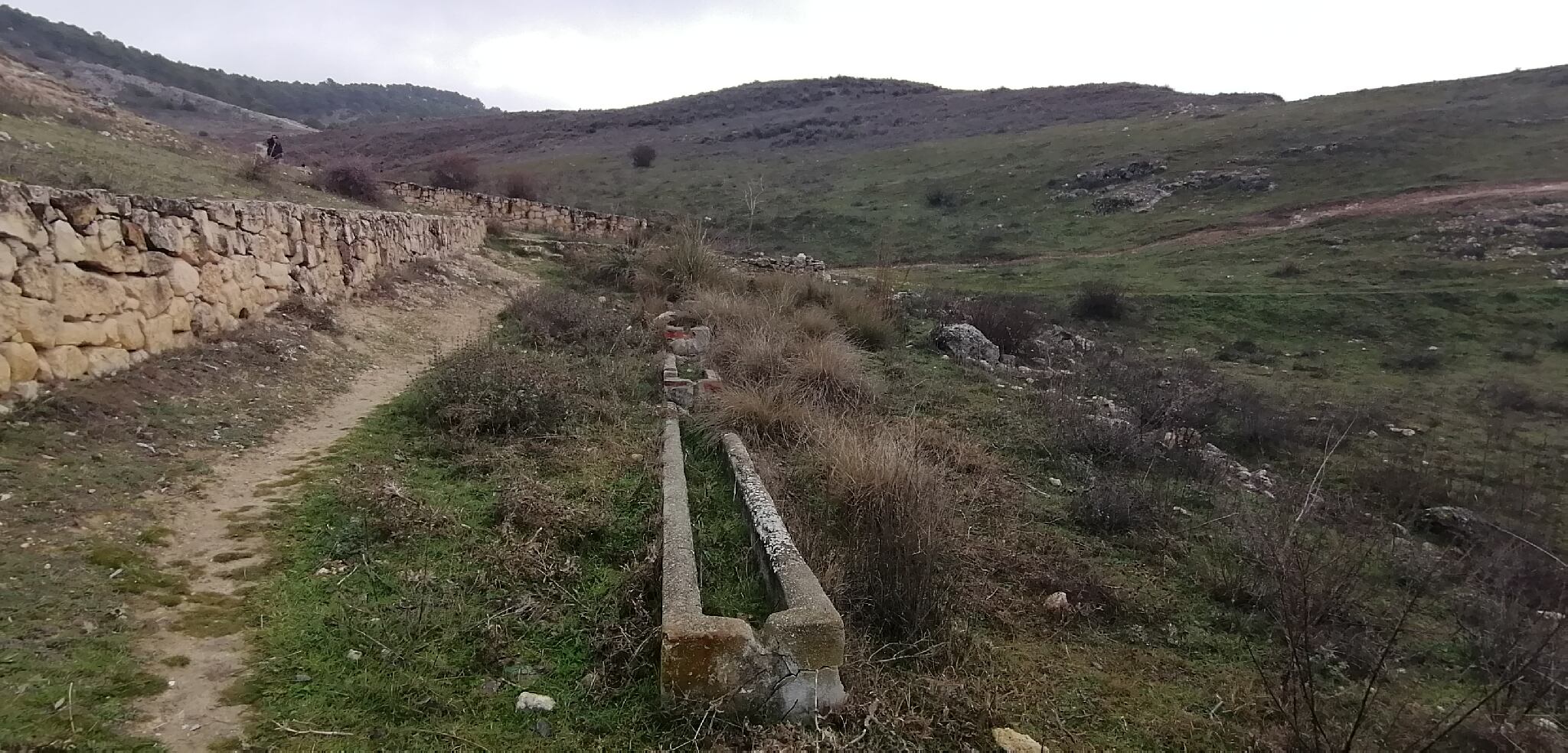 Fuente del Canto de bajada desde el cerro del Socorro.