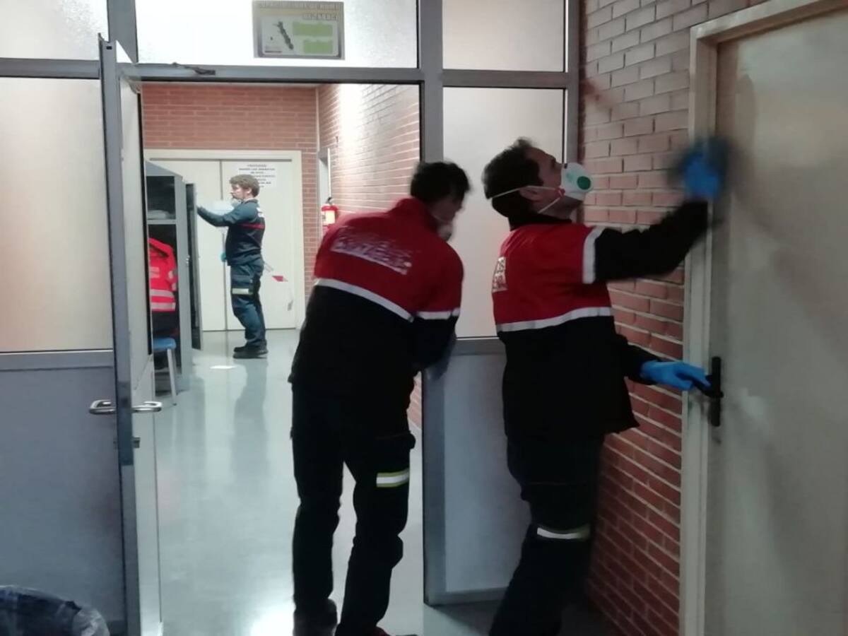 Los Bomberos de Cartagena también desinfectan sus instalaciones