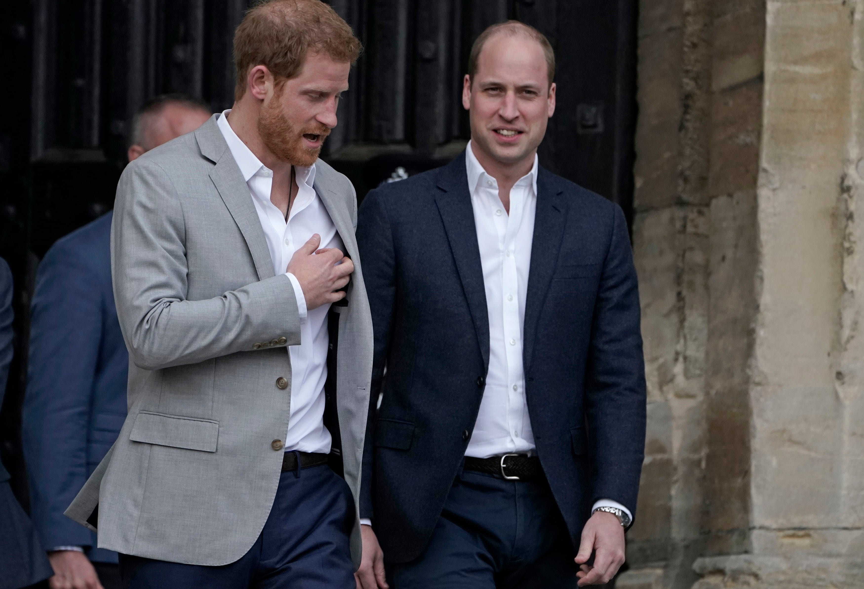 Los príncipes Harry y William, nietos de la Reina Isabel II de Inglaterra.