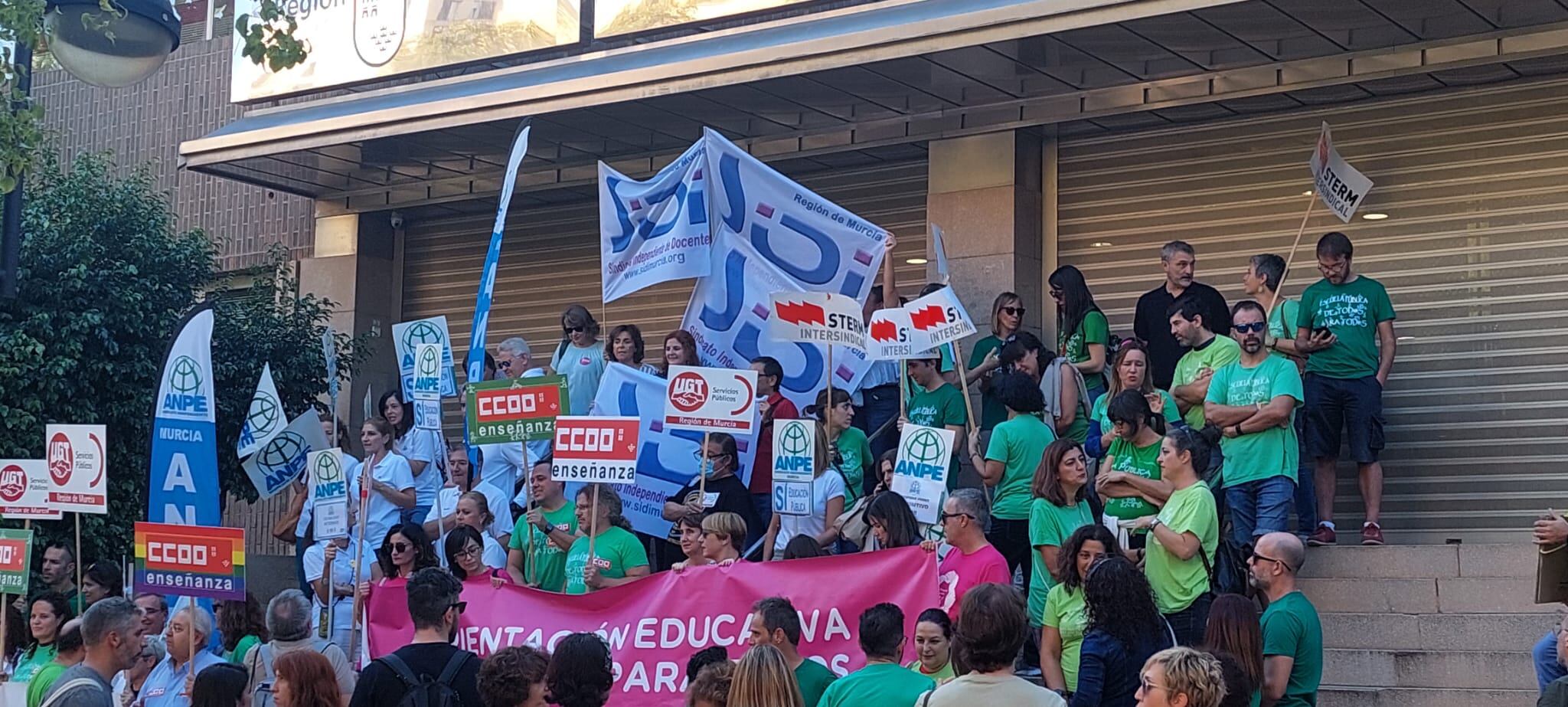Imagen de archivo de una protesta ante la Consejería de Educación en Murcia