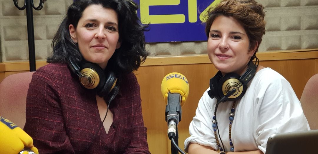 Beatriz Balboan y Tania Fernández en los estudios de Radio Asturias