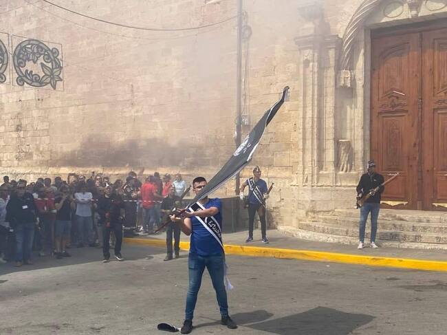 Momento del ruedo de banderas