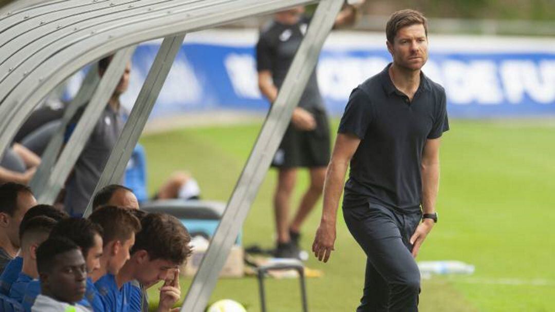 Xabi Alonso dirige un partido del Sanse en Zubieta