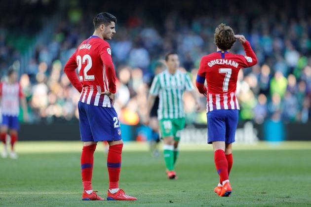 Morata y Griezmann durante el partido