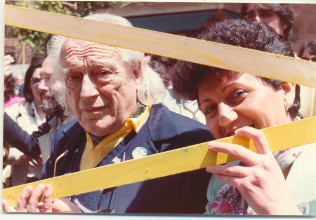 Juana Castro, Con Rafael Alberti en Granada (1983).