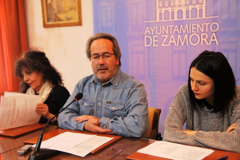 Laura Rivera, Francisco Guarido y Maria Eugenia Cabezas en la rueda de prensa posterior a la Junta Local de Gobierno