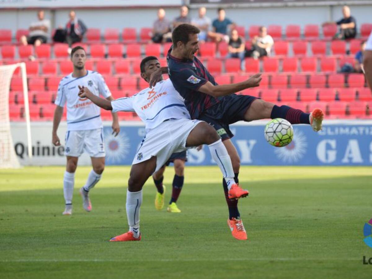 El Tenerife suma su primer punto