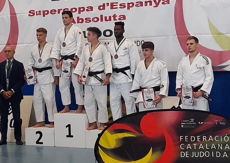 Moussa Macalou en el podio