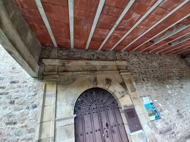 Vista desde el interior del pórtico.