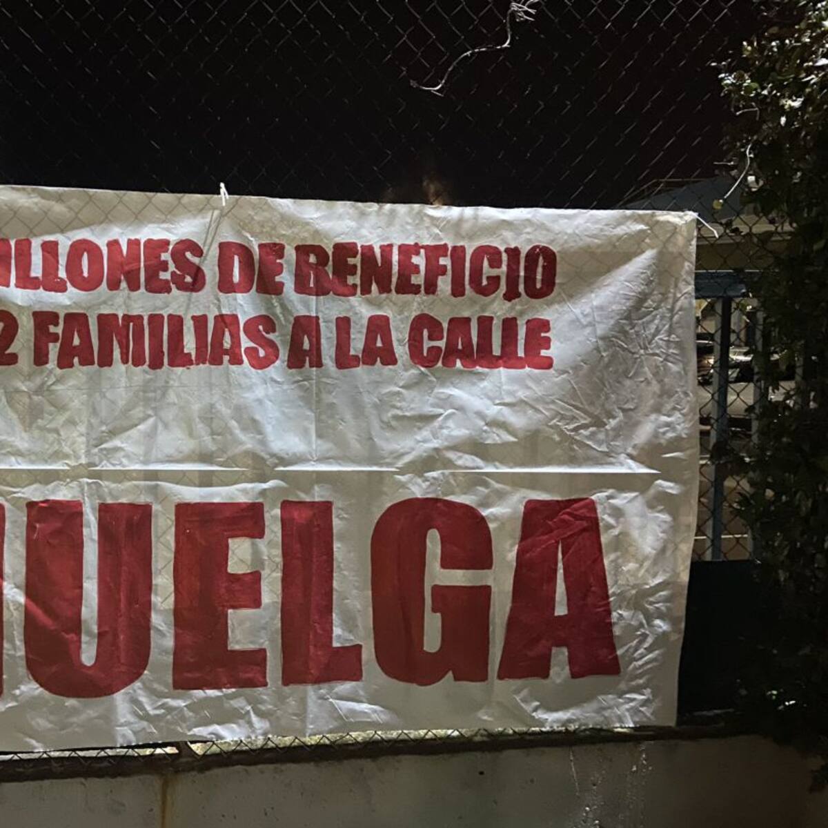 Seguimiento masivo en el primer día de huelga en Hexcel en Parla