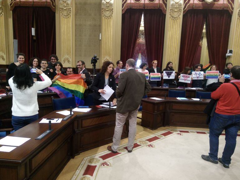 Celebración después de la aprobación en el Parlament.