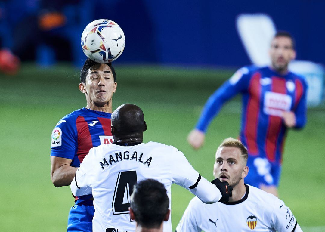 Imagen del partido de ayer entre el Eibar y el Valencia