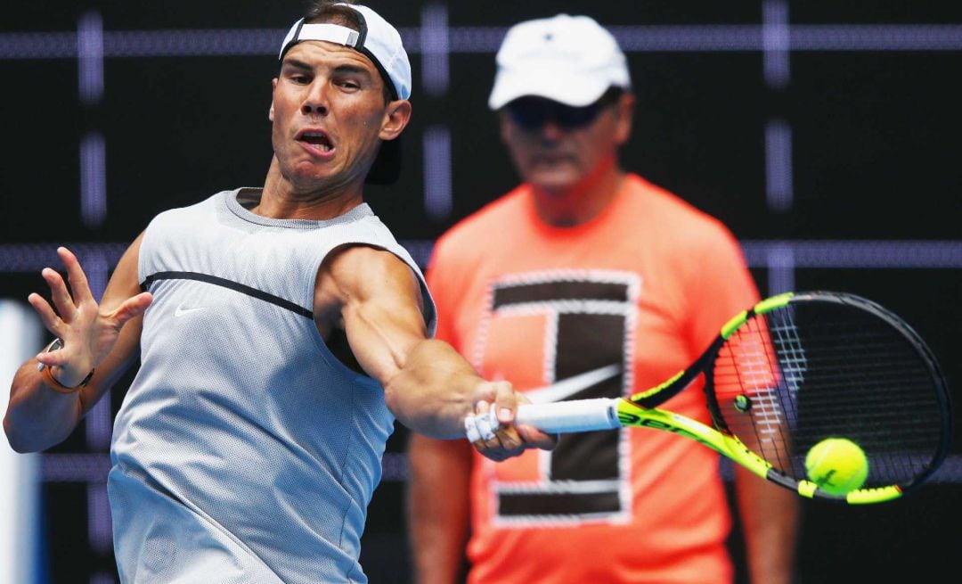 Rafa y Toni Nadal, en el Open de Australia de 2017.