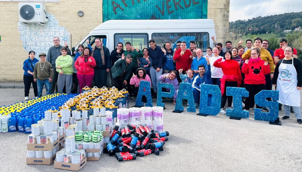 Entrega de donaciones en Apadis