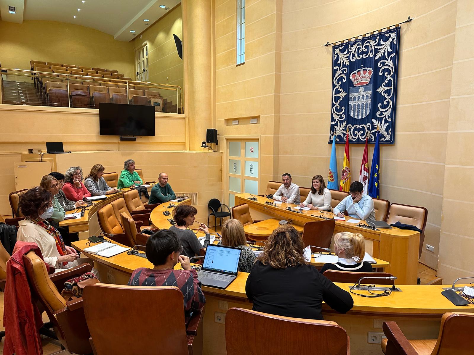 Imágenes del Consejo de Acción Social reunido