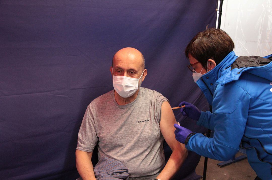 El ministre de Salut, Joan Martínez Benazet, ha rebut aquest matí la vacuna de la Covid19