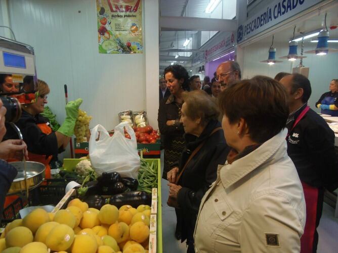 El alcalde y la concejala de Cultura inauguran el 15 de octubre de 2013 la nave provisional del Poniente