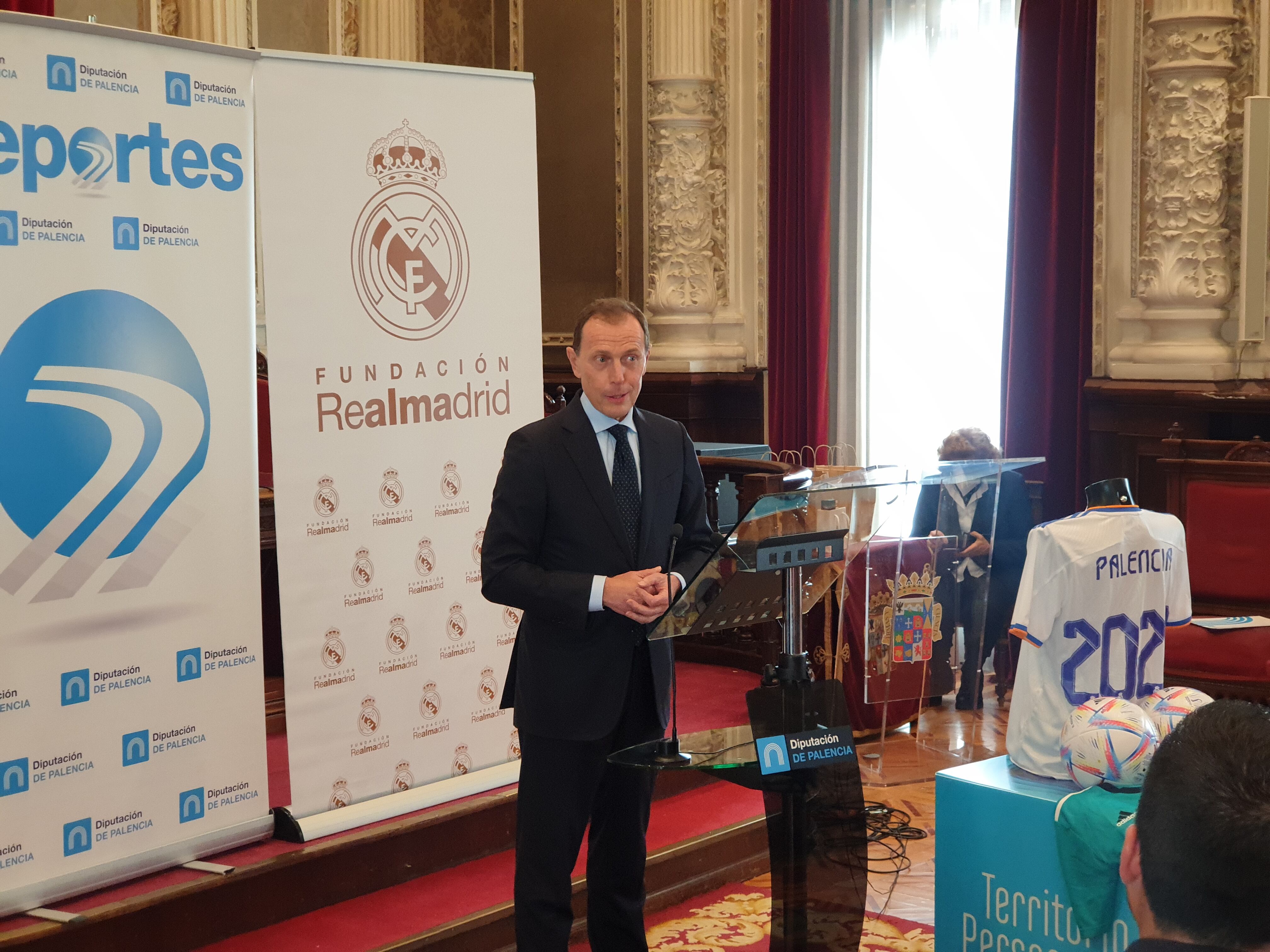 Emilio Butragueño ha presentado en Palencia los Campus Experience de la Fundación Real Madrid