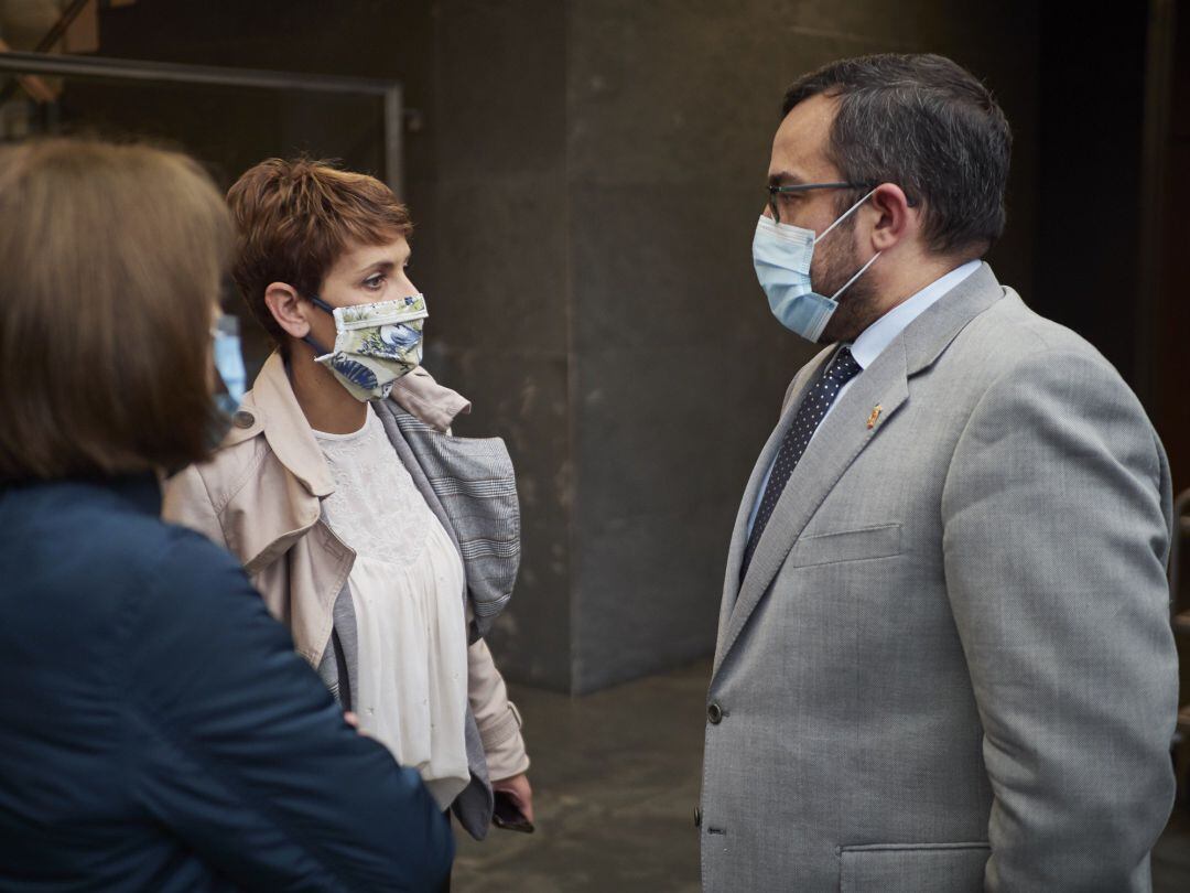 El vicepresidente primero, Javier Remírez, junto a la Presidenta de Navarra, María Chivite