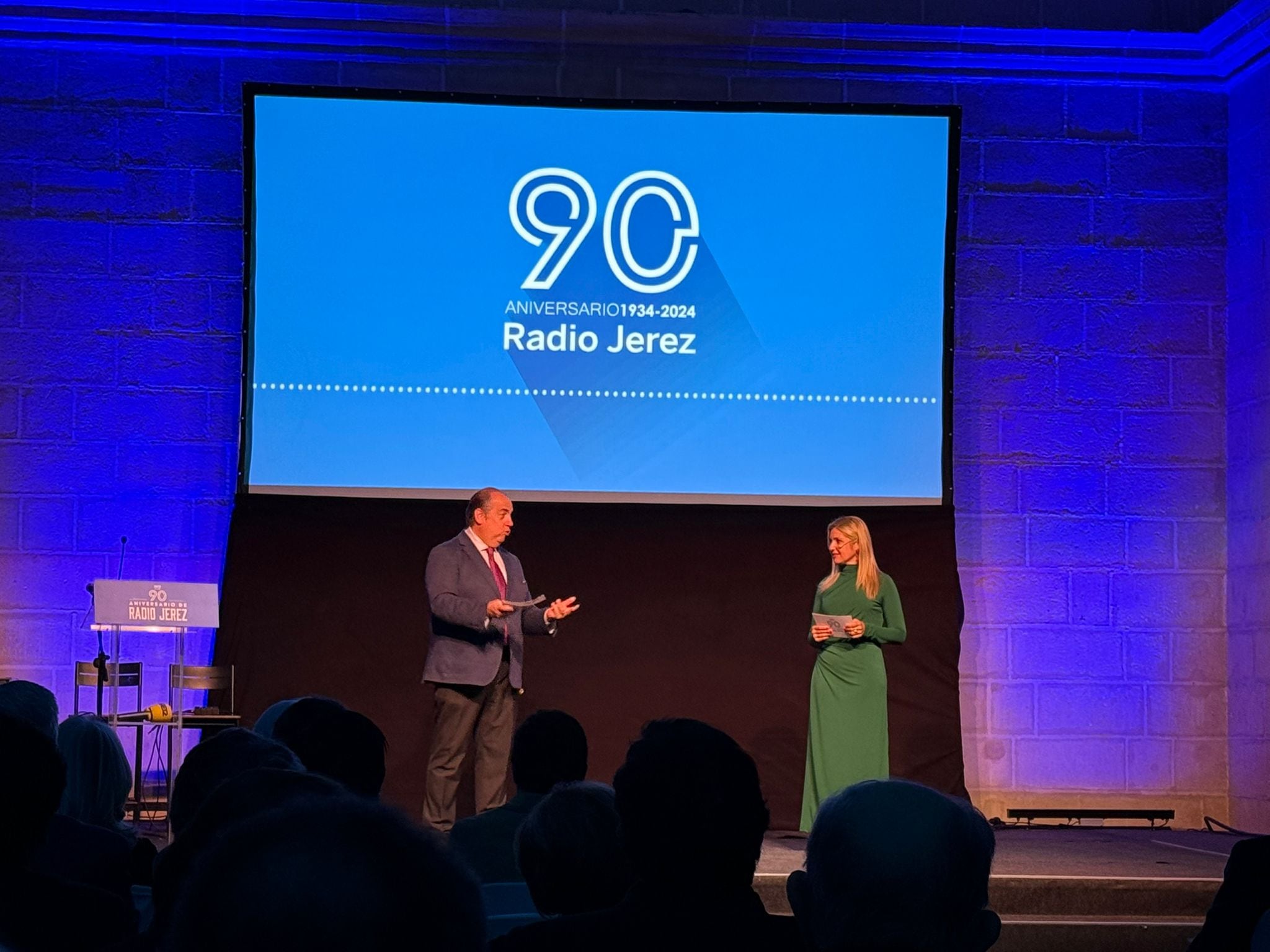 Eugenio Camacho y Ruth Delgado, presentadores de la gala del 90 aniversario de Radio Jerez