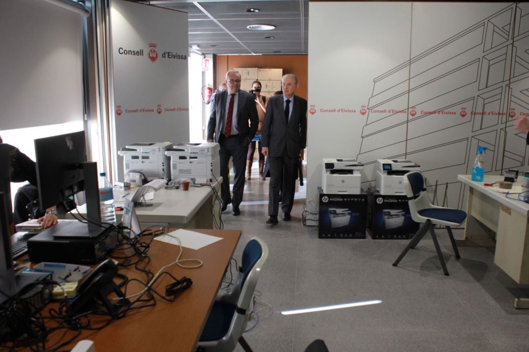 Imagen de archivo de una visita de Terrasa a los juzgados provisionales en el Consell de Ibiza