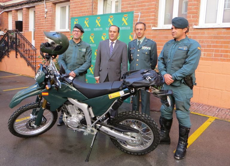 El delegado del gobierno, José Julián Gregorio, durante el acto de entrega de unas motocicletas de la Guardia Civil